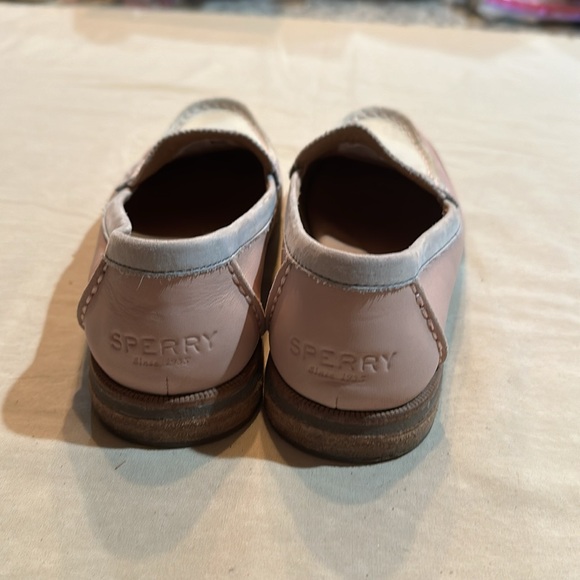 Sperry Women's Seaport Penny Tri Tone Loafer, Pink, White, and Gray. Size 9 - Picture 5 of 7